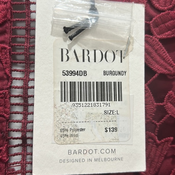 Burgundy lace dress - Picture 6 of 6
